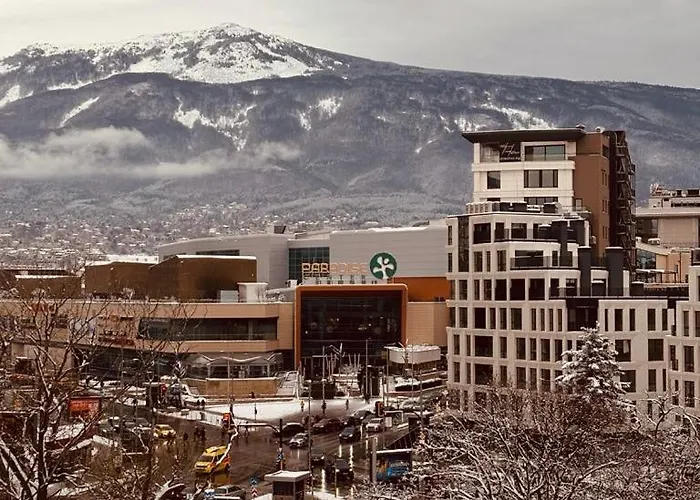 Spacious With A Mountain View, Big Balcony And Parking アパート *