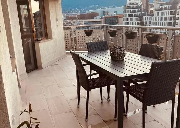 Spacious With A Mountain View, Big Balcony And Parking ソフィア